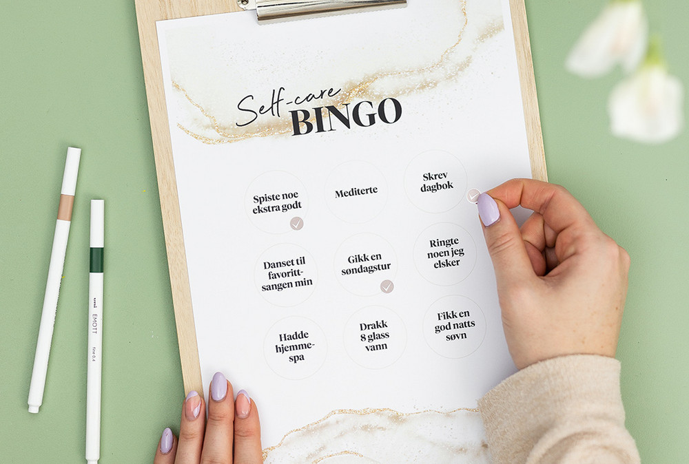 Vi har satt sammen en Self-Care bingo til deg, for at du ikke skal glemme å skjemme bort deg selv litt ekstra nå.