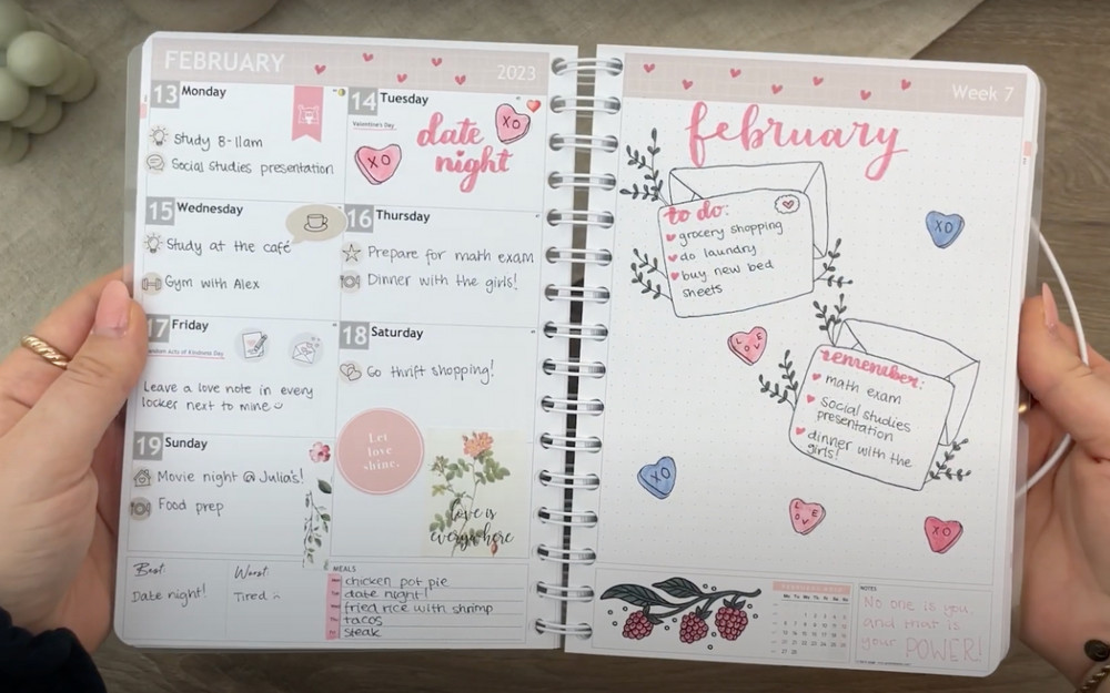 Kärlekens månad gör entré och det är dags att skapa februari månads uppslag i almanackan. Häng med och bli inspirerad!