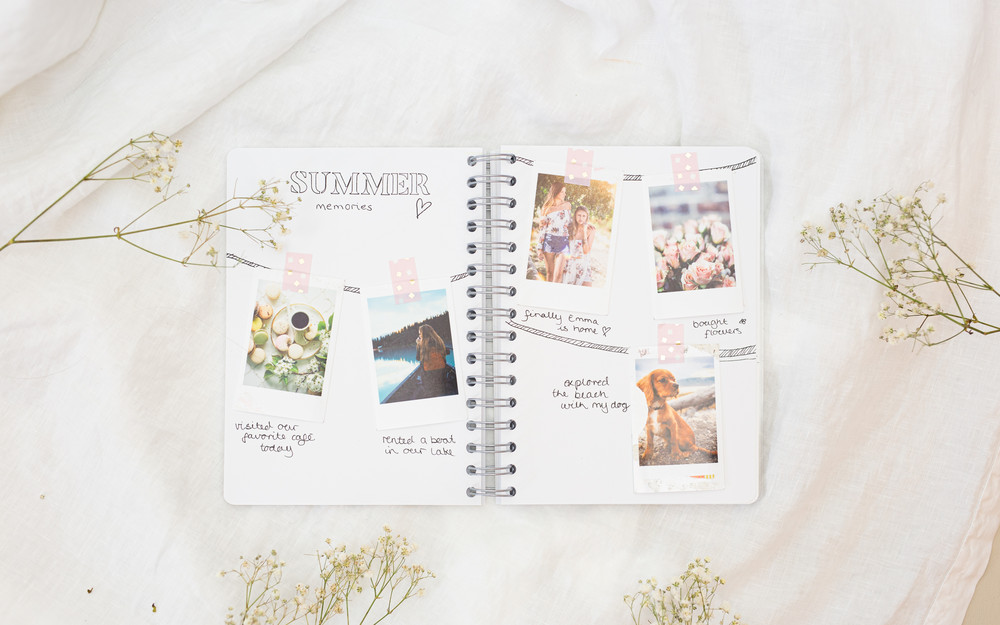 En bullet journal fylld av sommarminnen, med bilder och text